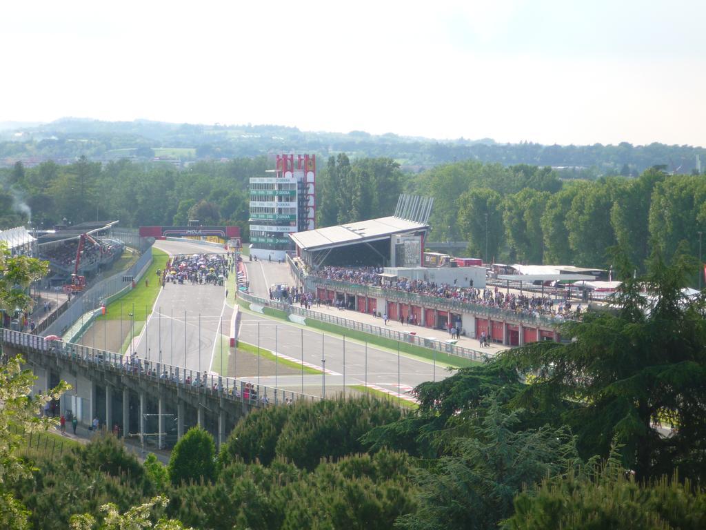 Hotel Rivazza Imola Exterior foto