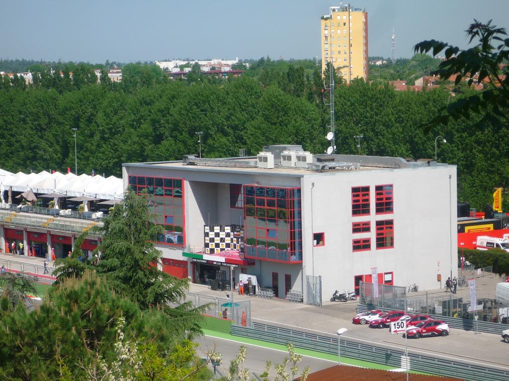 Hotel Rivazza Imola Exterior foto