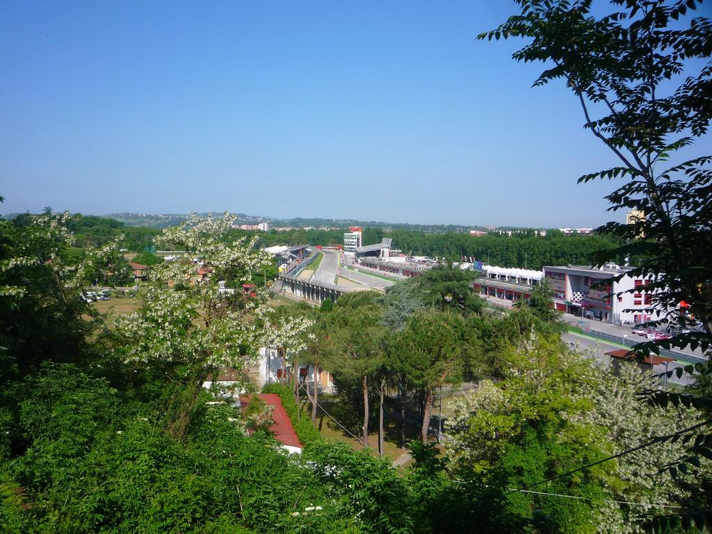 Hotel Rivazza Imola Exterior foto